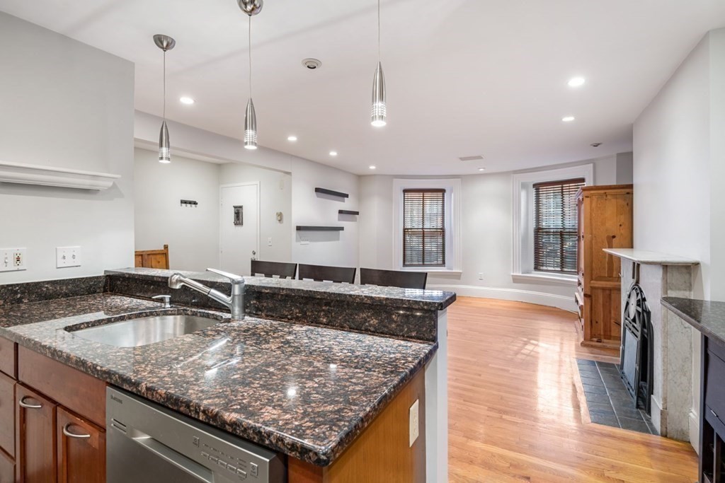 33 Worcester Sq # 2