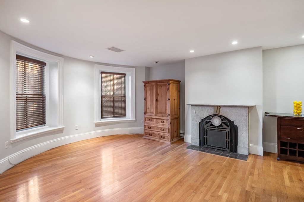 33 Worcester Sq # 2