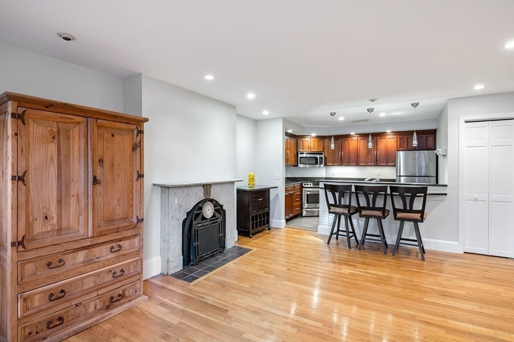 33 Worcester Sq # 2