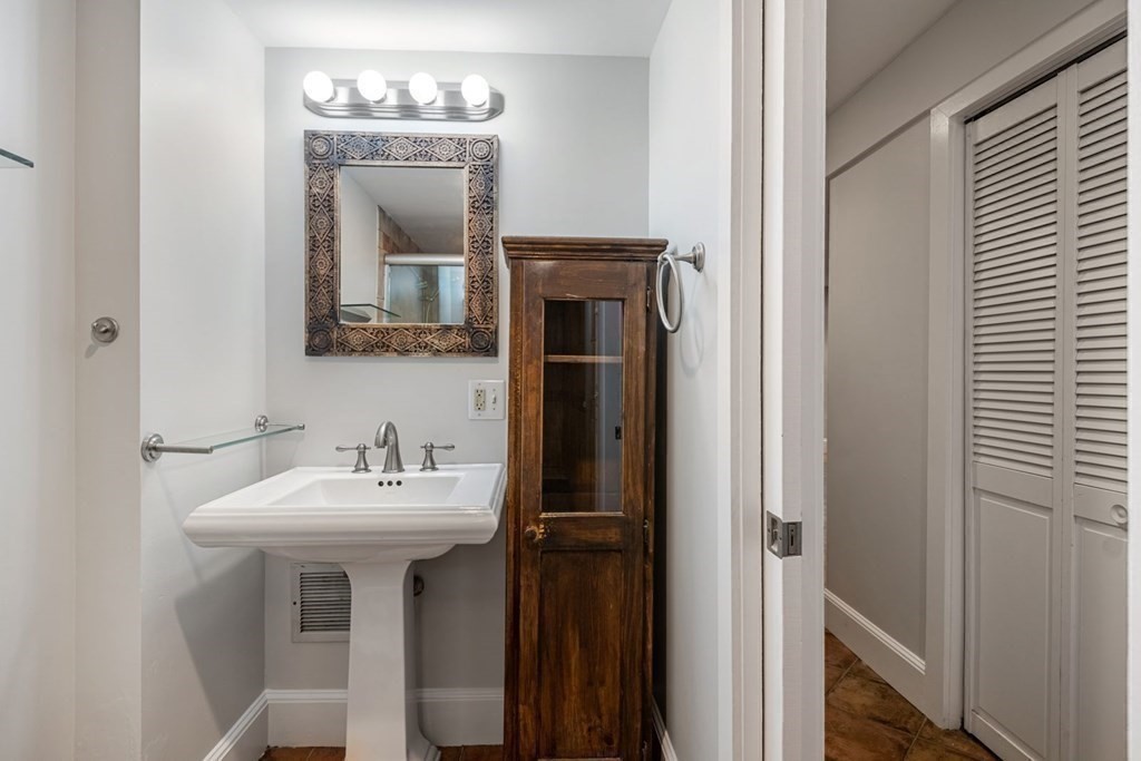 33 Worcester Sq # 2