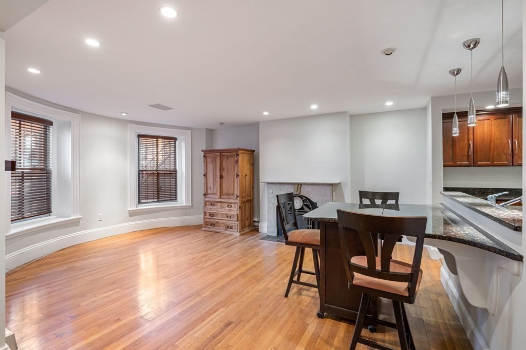 33 Worcester Sq # 2