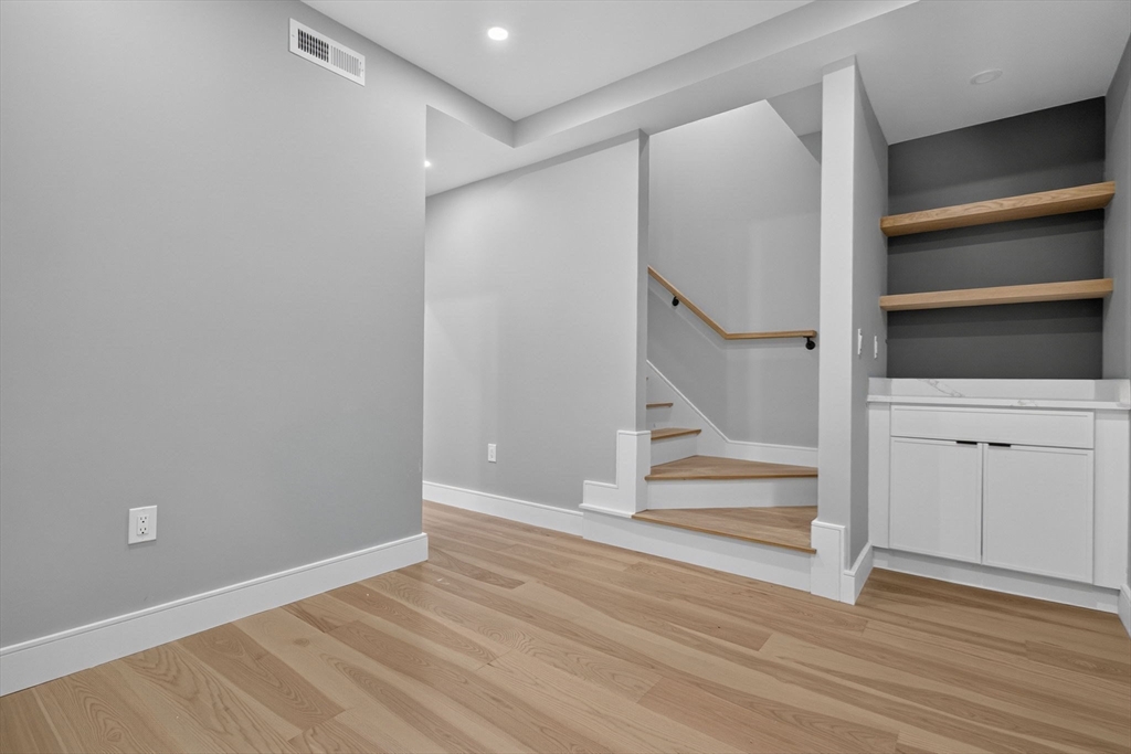 28 Amsden Street # 28