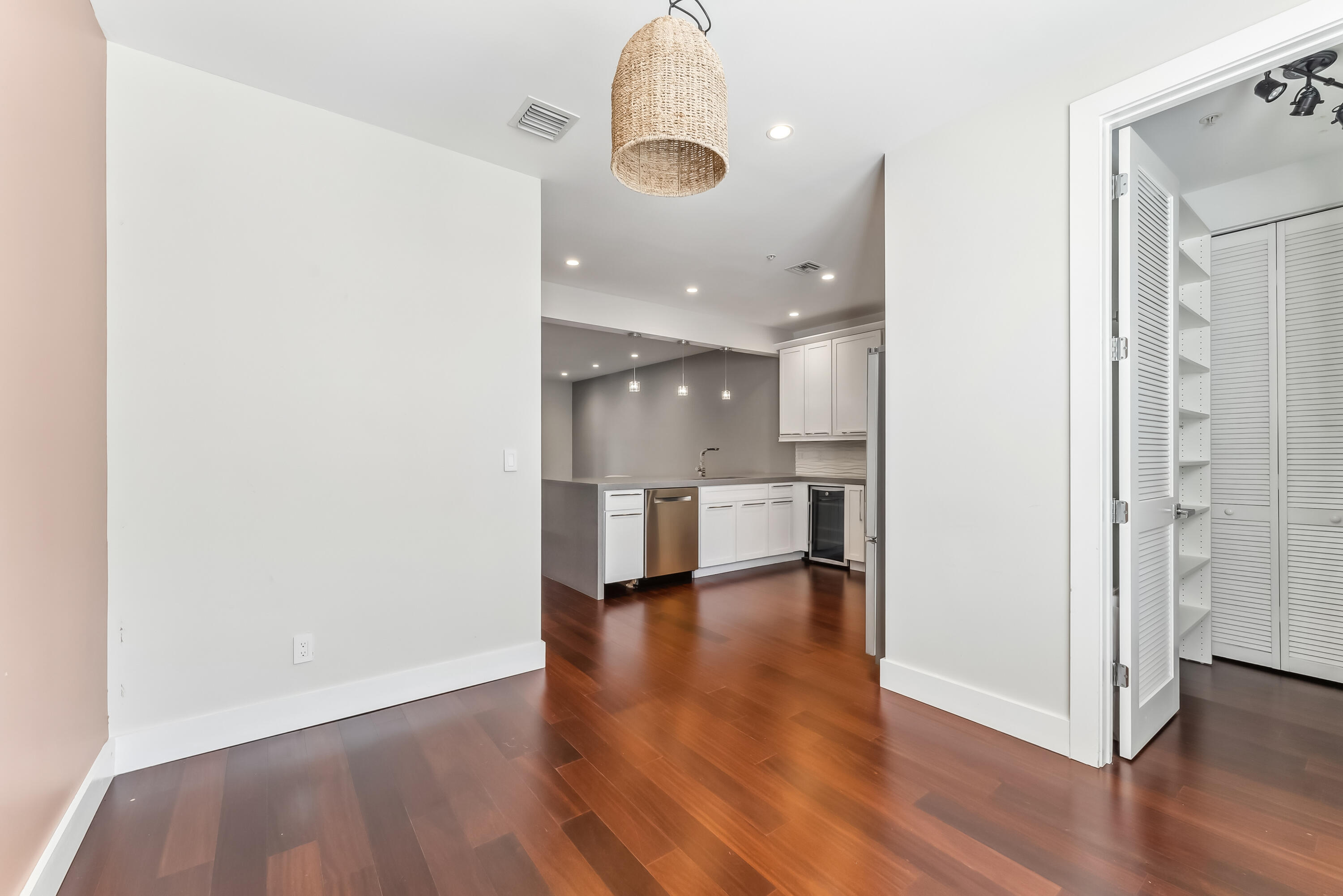 106 SW 1st Ave