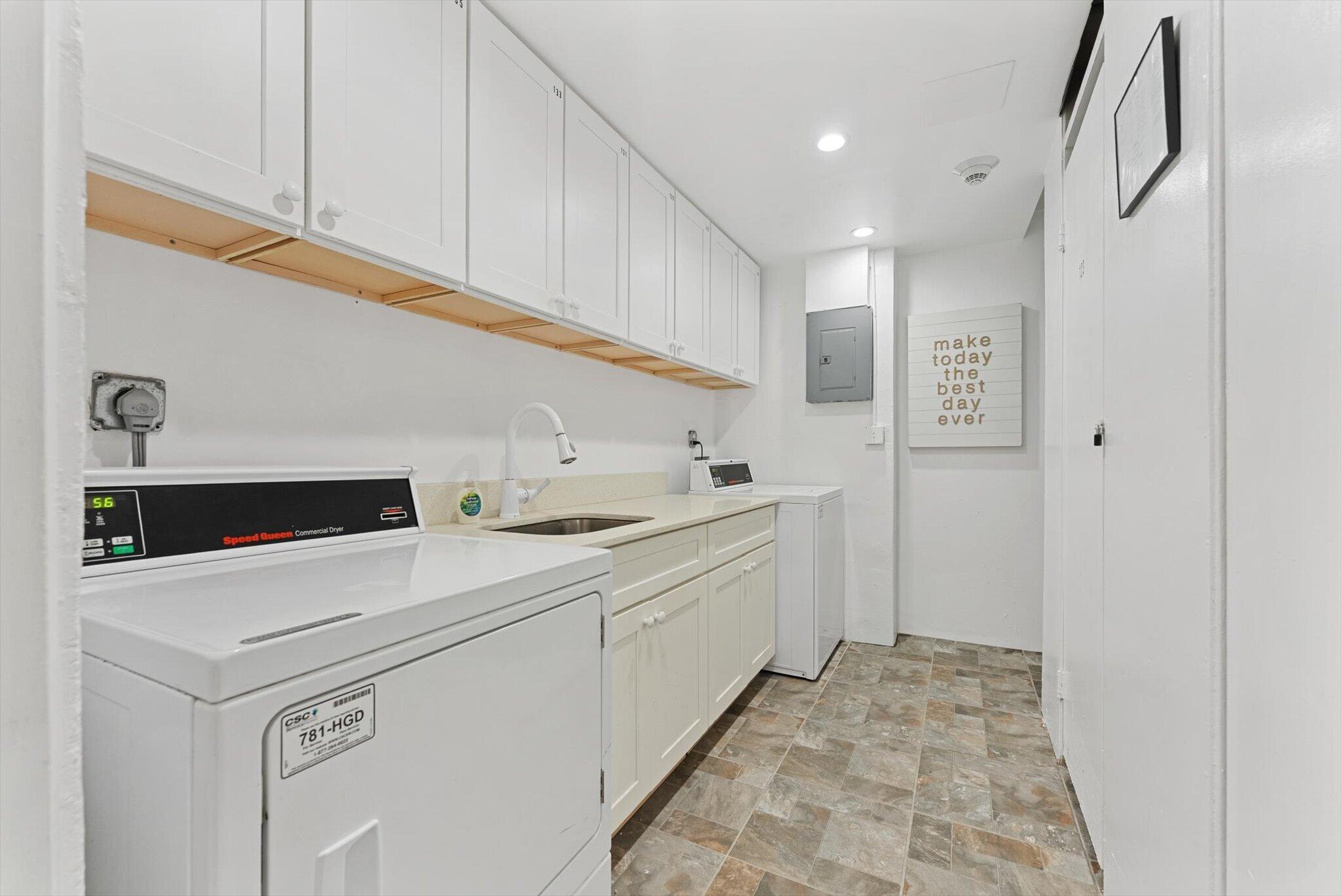 1199 Hillsboro Mile