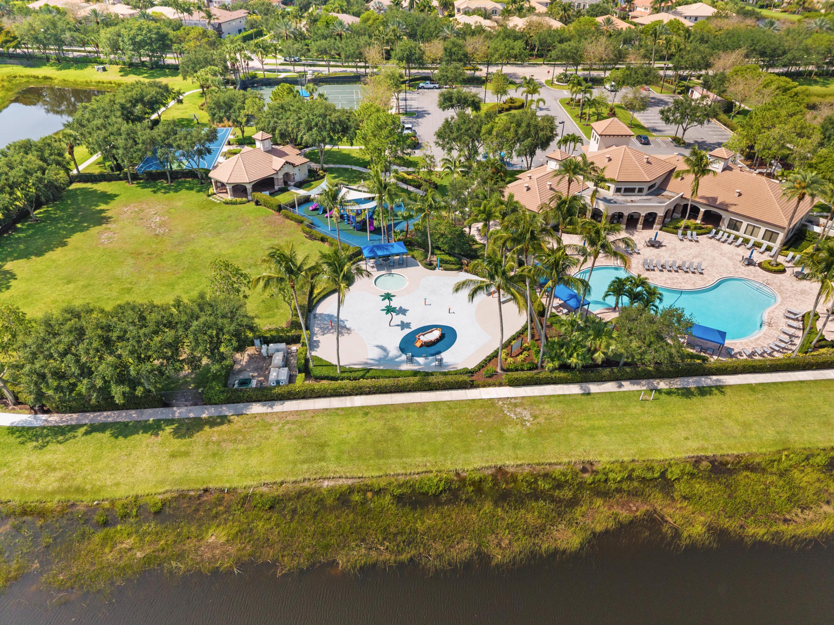 11790 Foxbriar Lake Trail