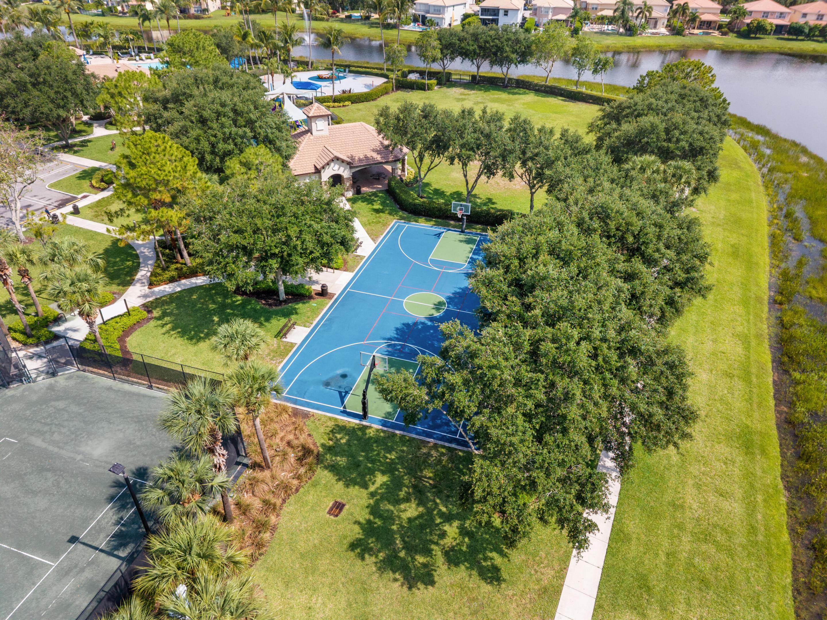 11790 Foxbriar Lake Trail