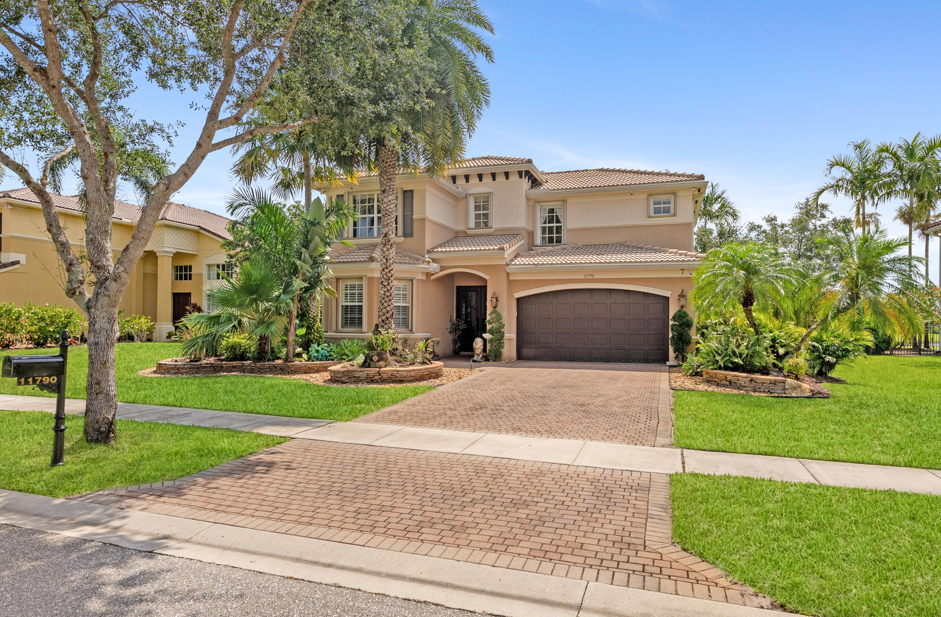 11790 Foxbriar Lake Trail