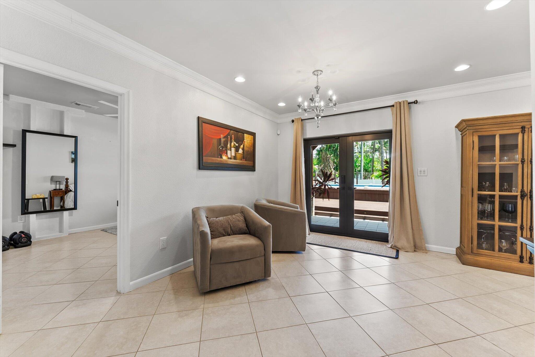 728 NE 9TH Avenue