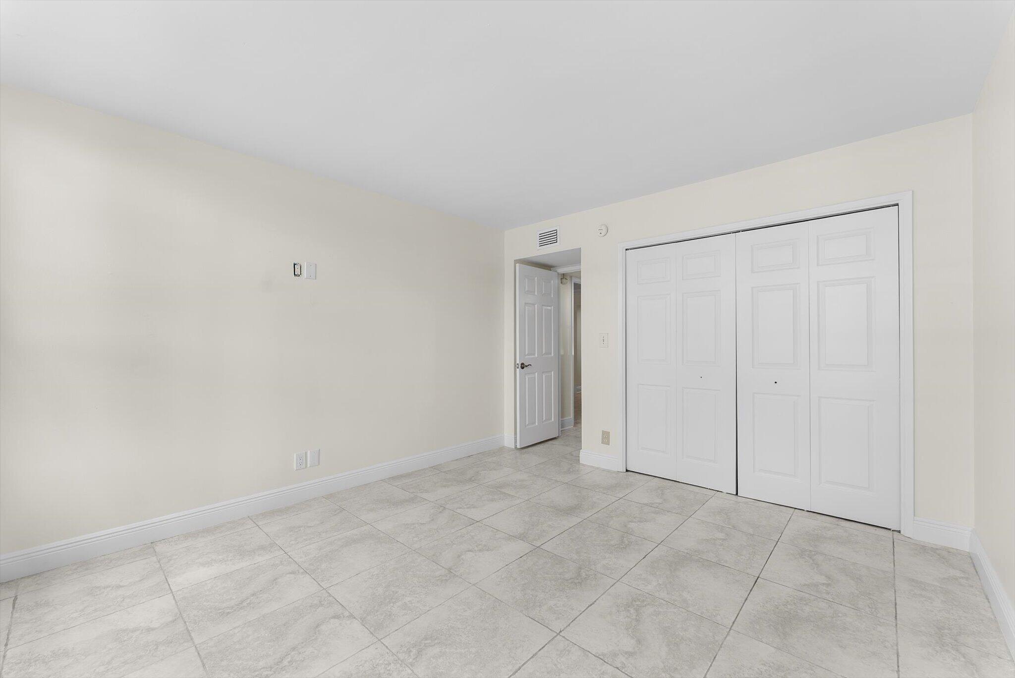 4240 OAKS Terrace 103