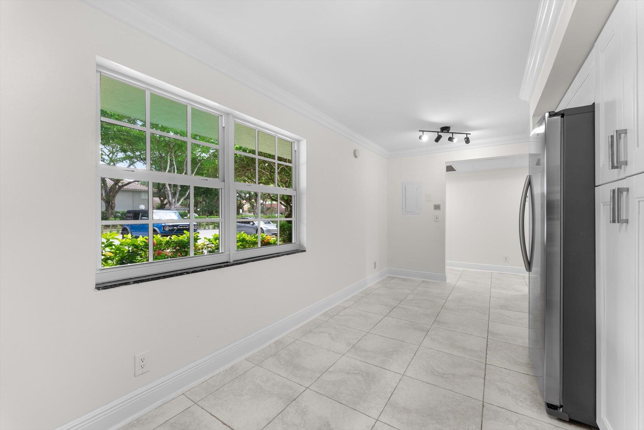 4240 OAKS Terrace 103