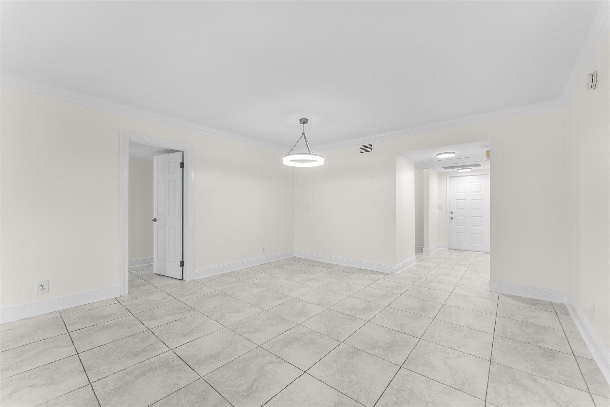 4240 OAKS Terrace 103
