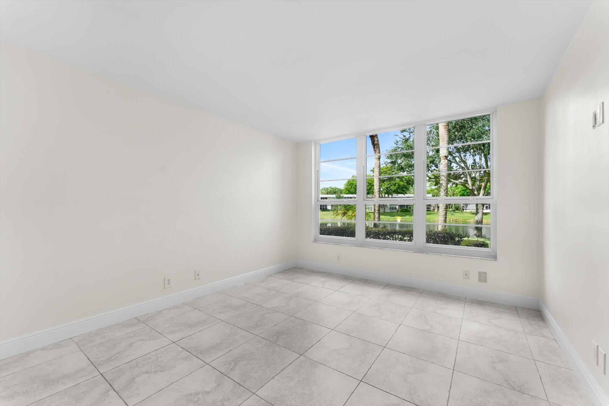 4240 OAKS Terrace 103