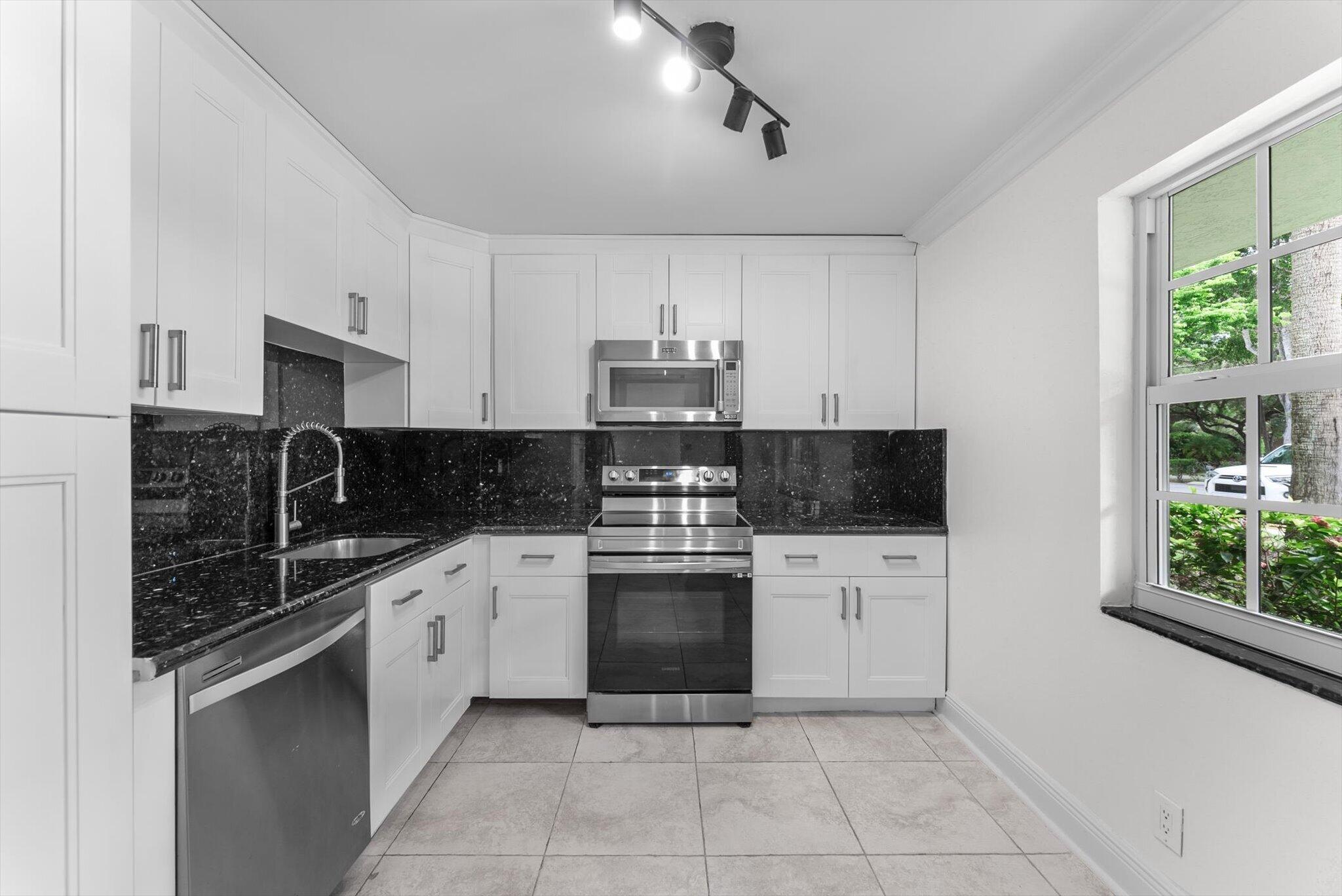 4240 OAKS Terrace 103