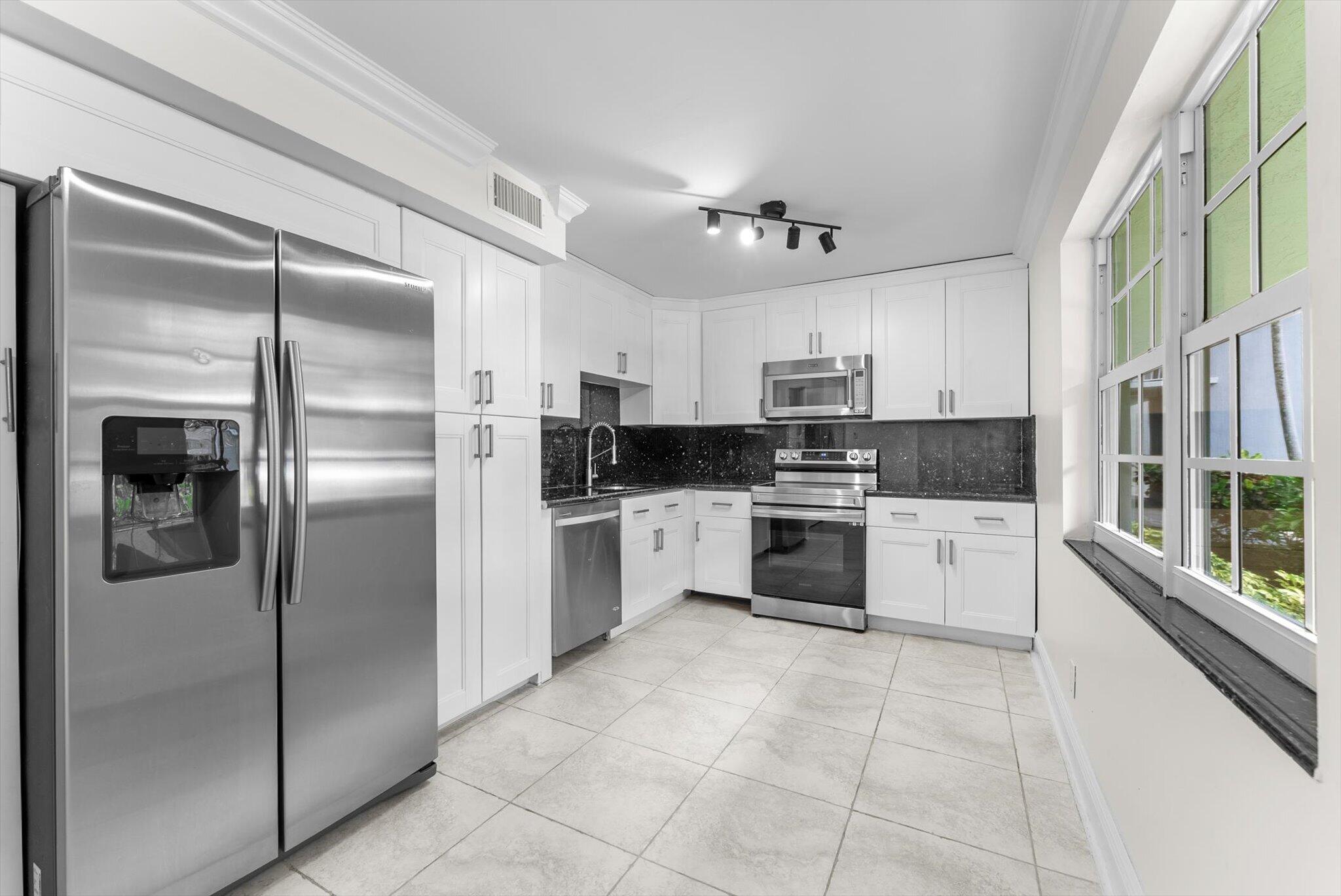 4240 OAKS Terrace 103
