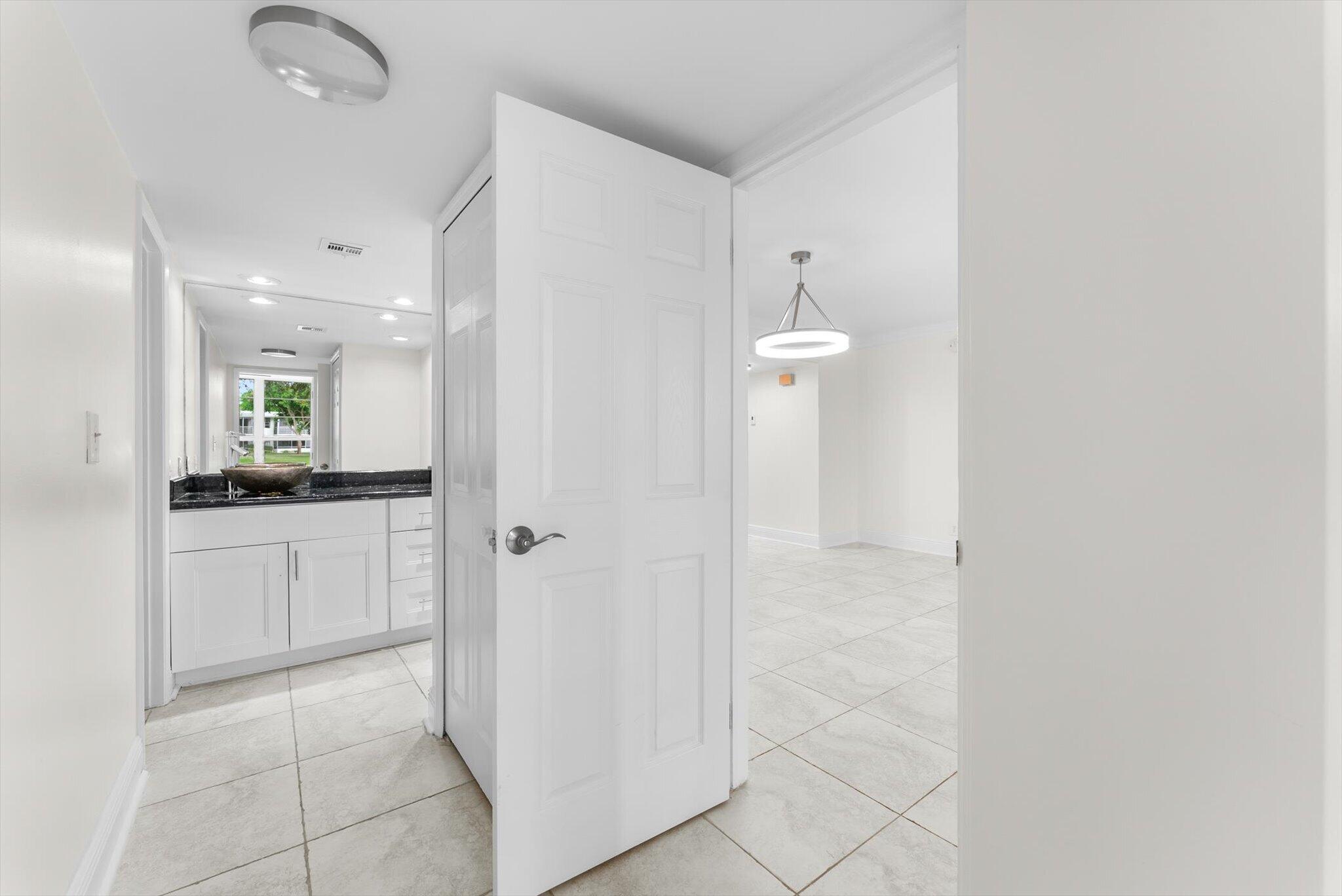 4240 OAKS Terrace 103