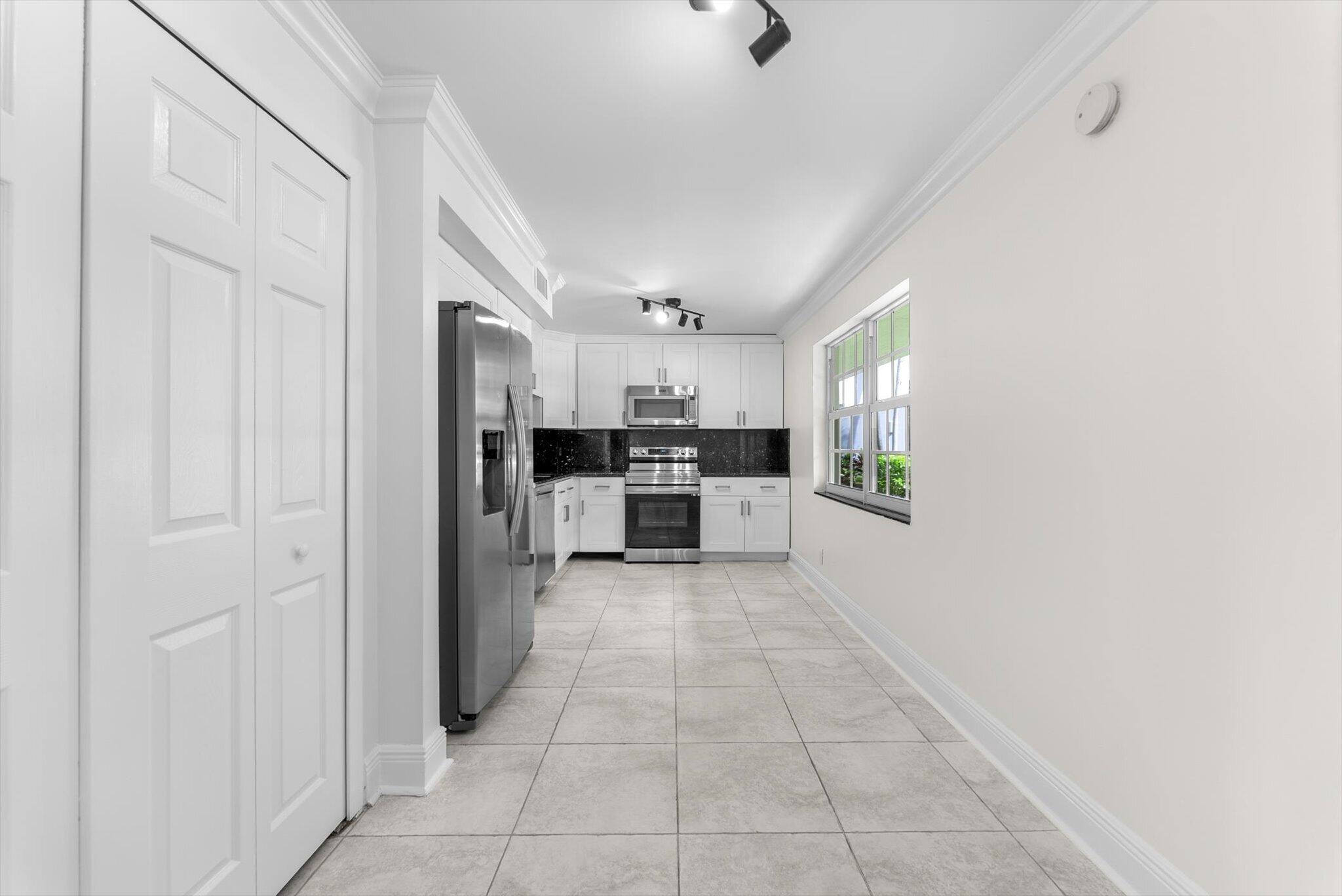 4240 OAKS Terrace 103