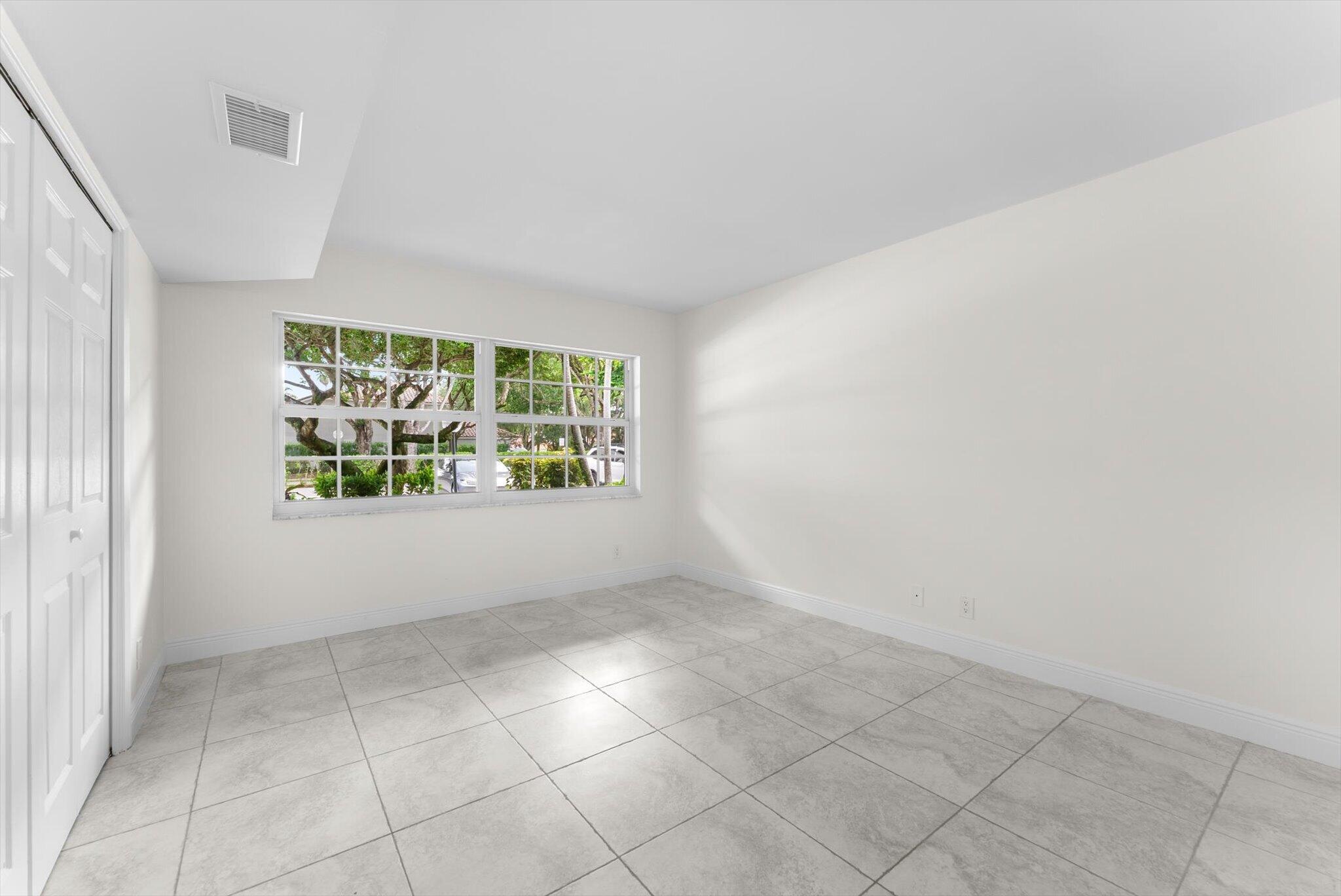 4240 OAKS Terrace 103