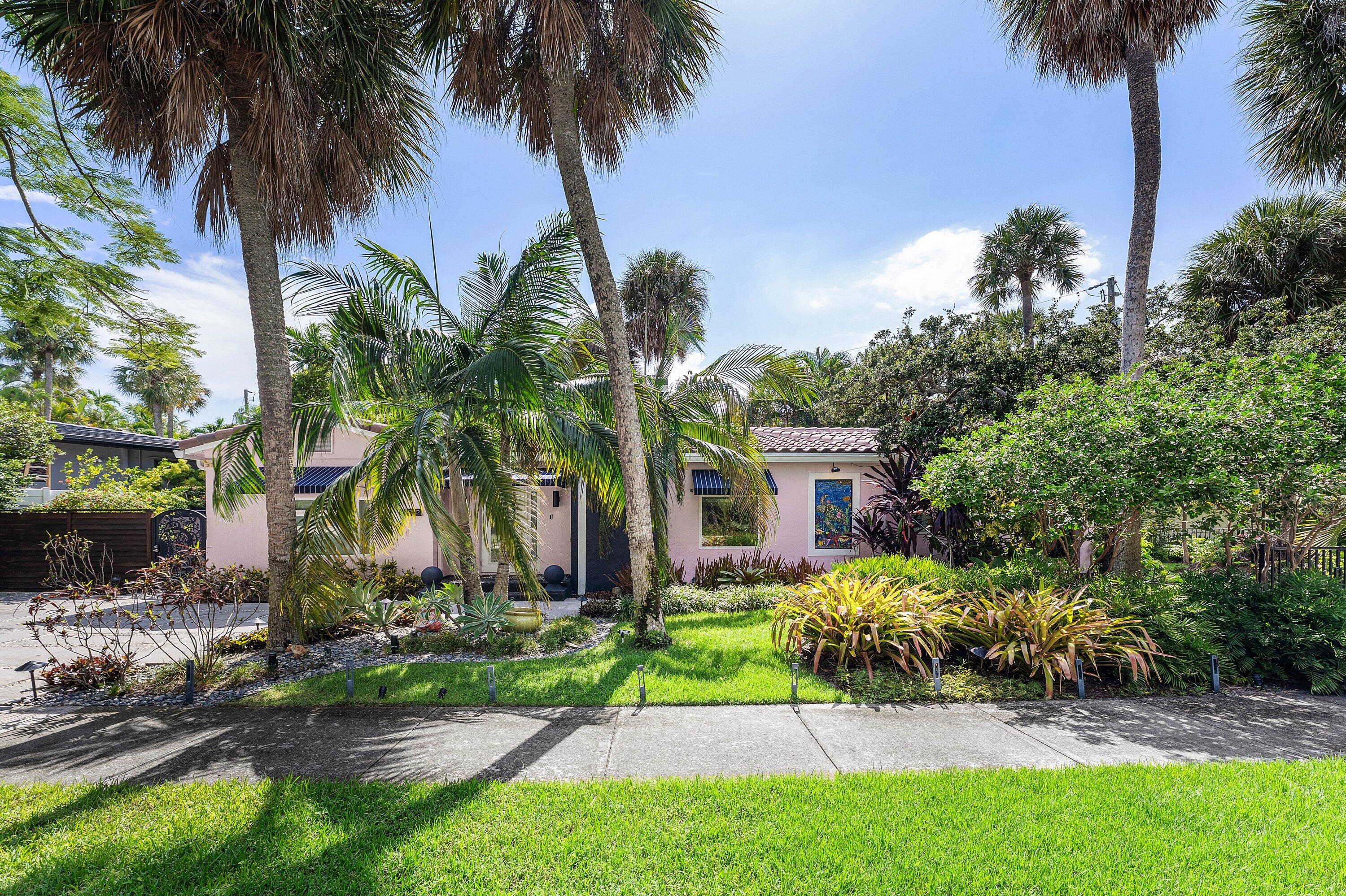 742 PARK Drive W