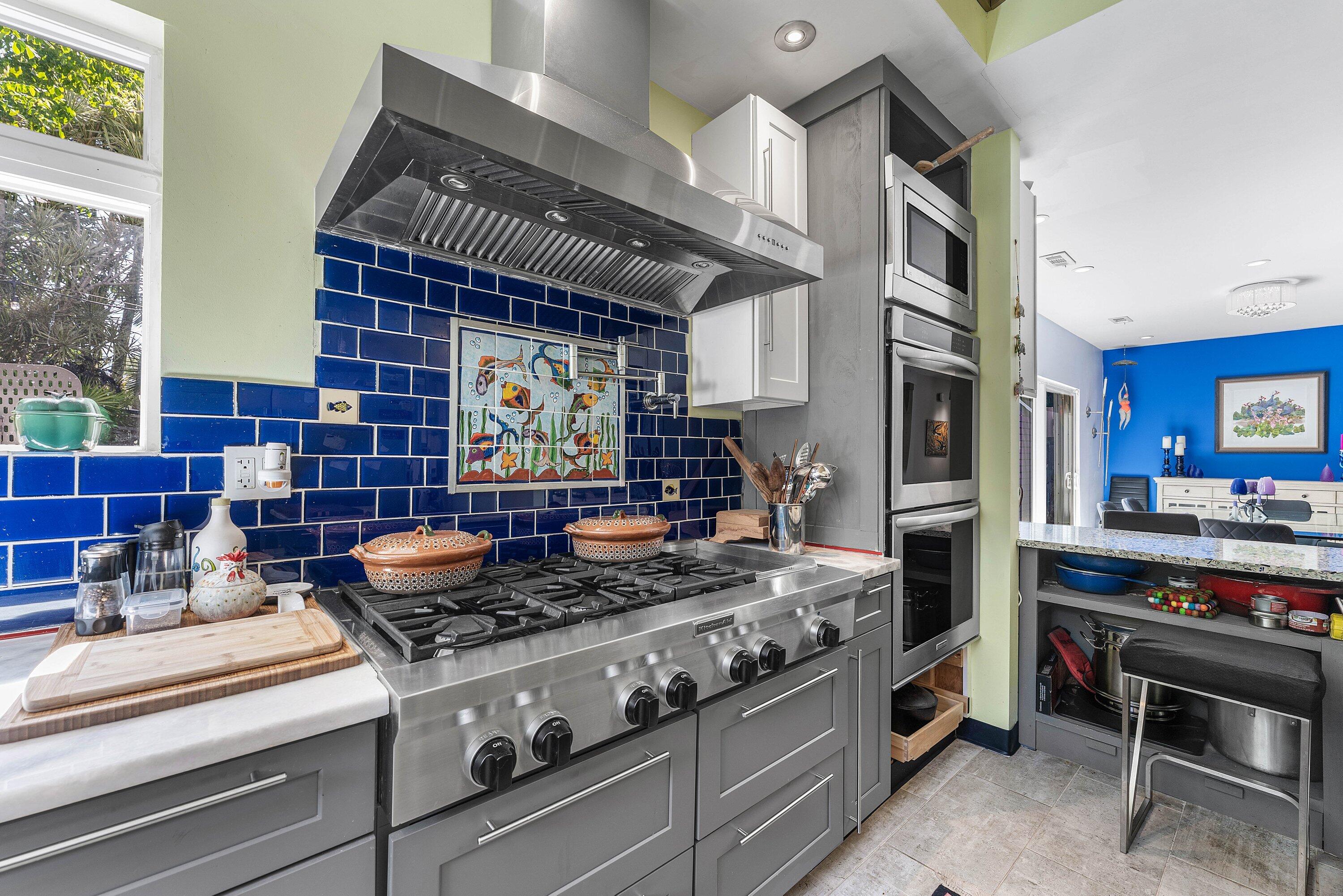 742 PARK Drive W