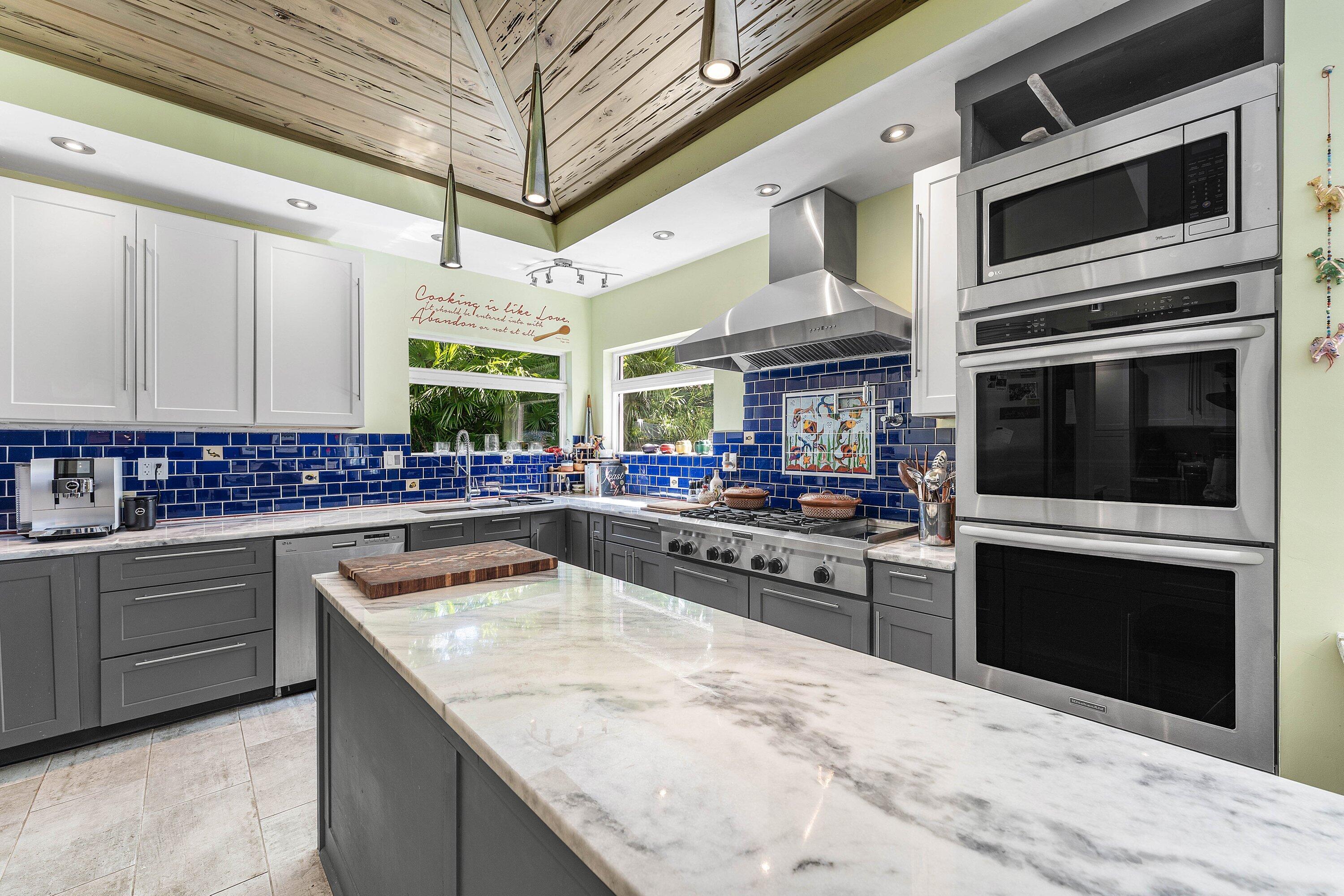 742 PARK Drive W
