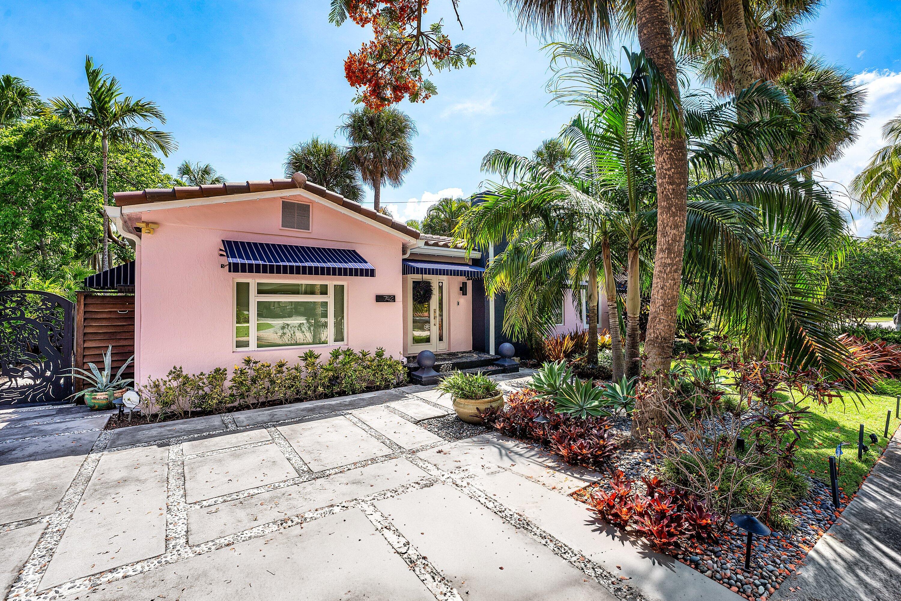 742 PARK Drive W
