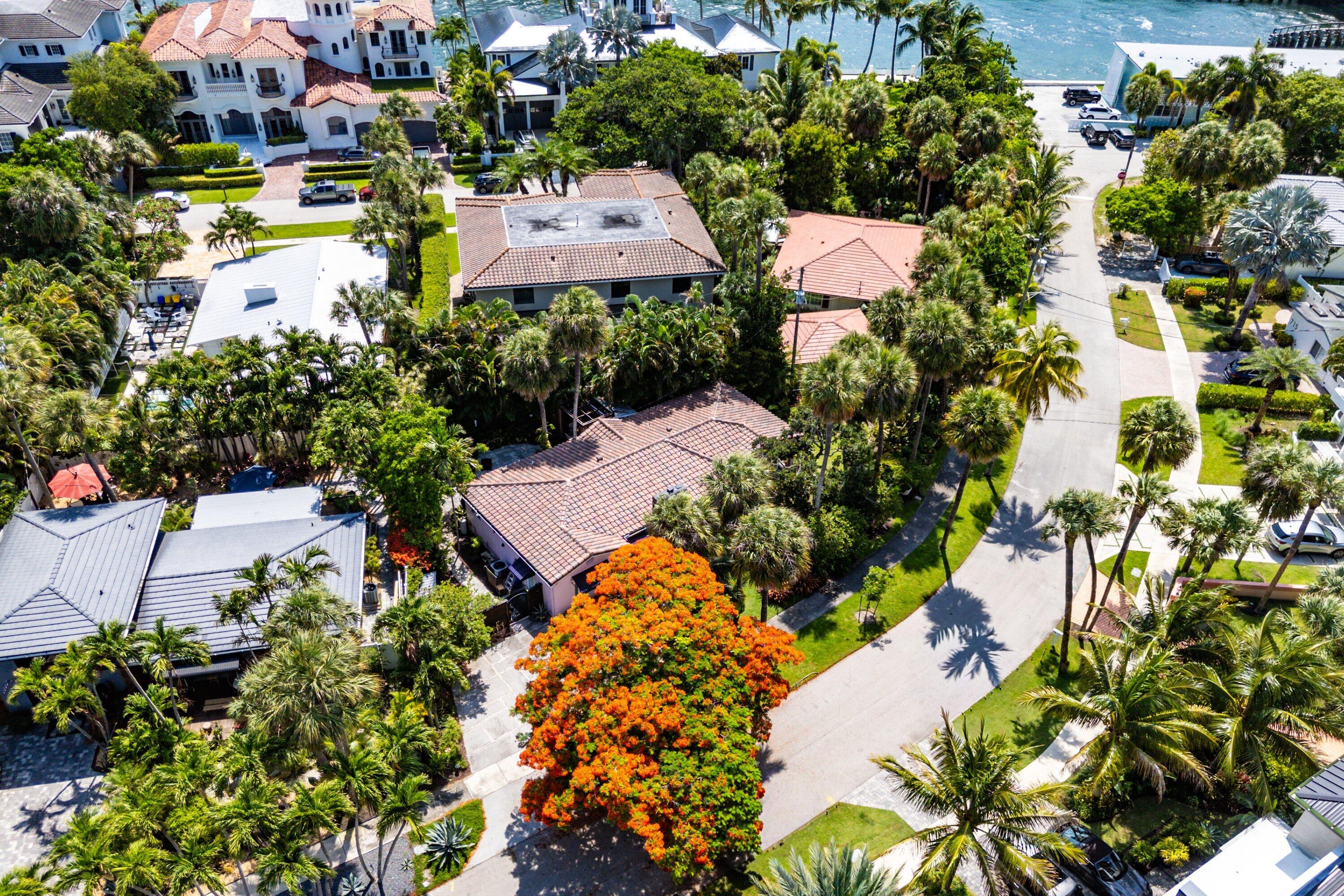 742 PARK Drive W