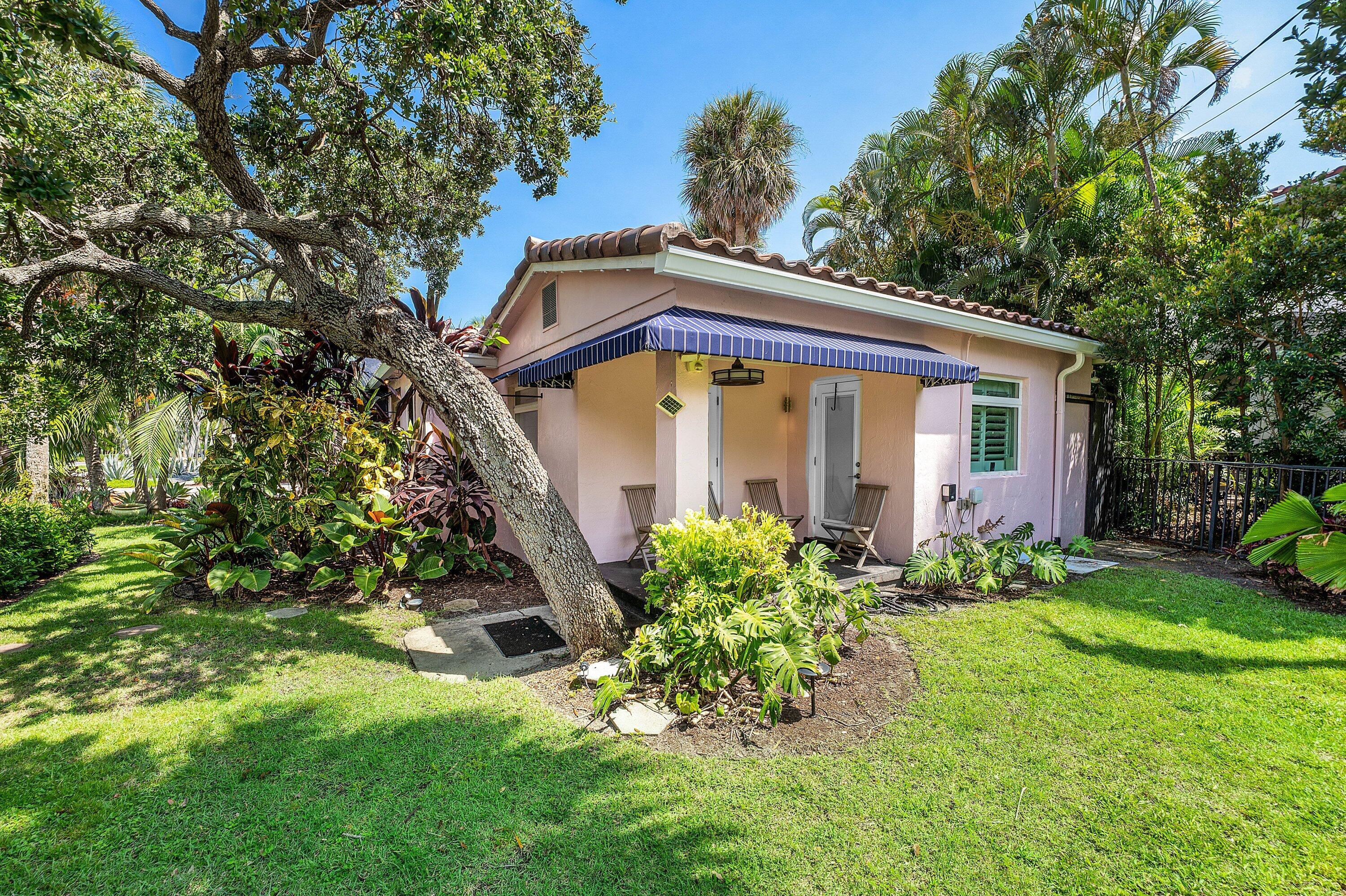 742 PARK Drive W
