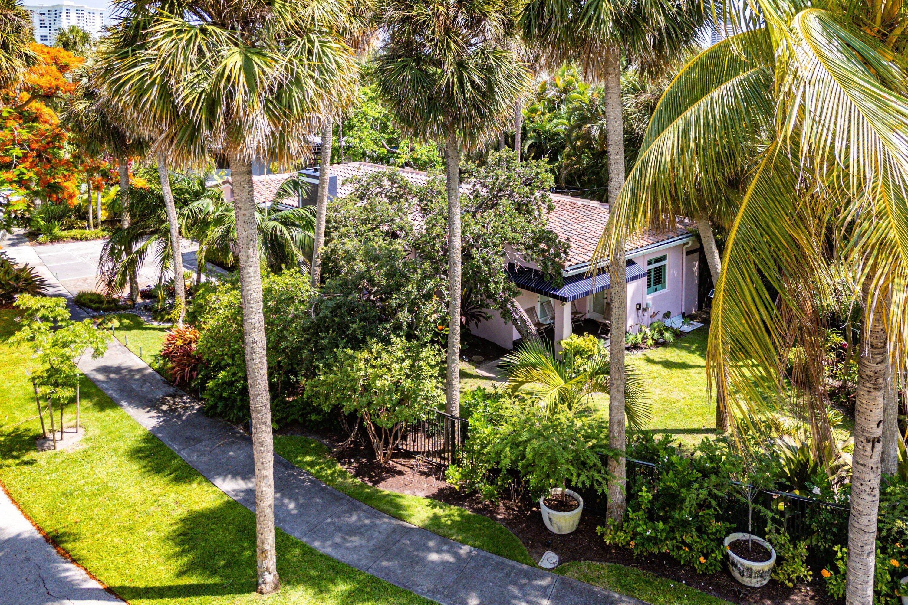 742 PARK Drive W