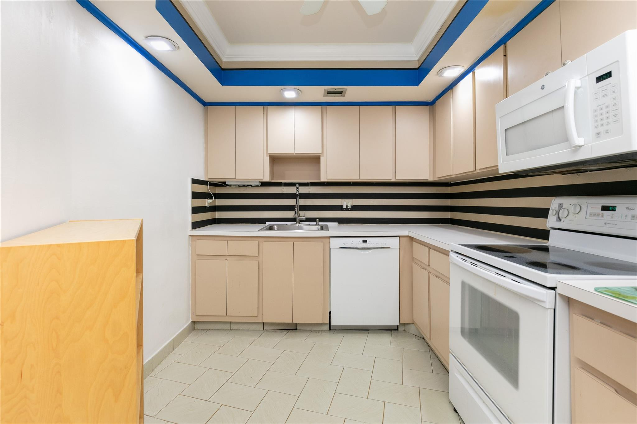 3090 N Course Dr Unit: 908