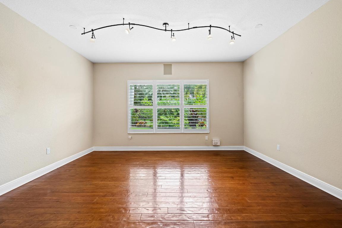 8751 Thornbrook Terrace Point