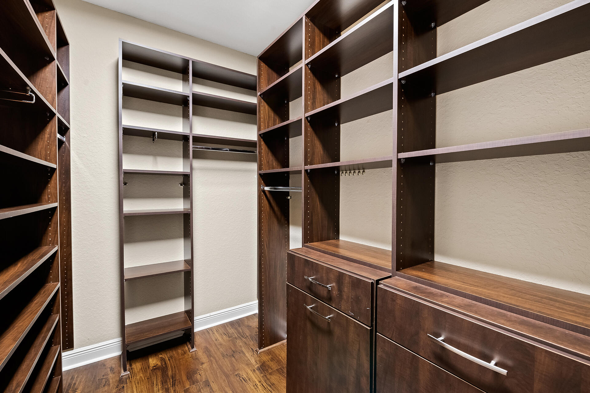 8751 Thornbrook Terrace Point