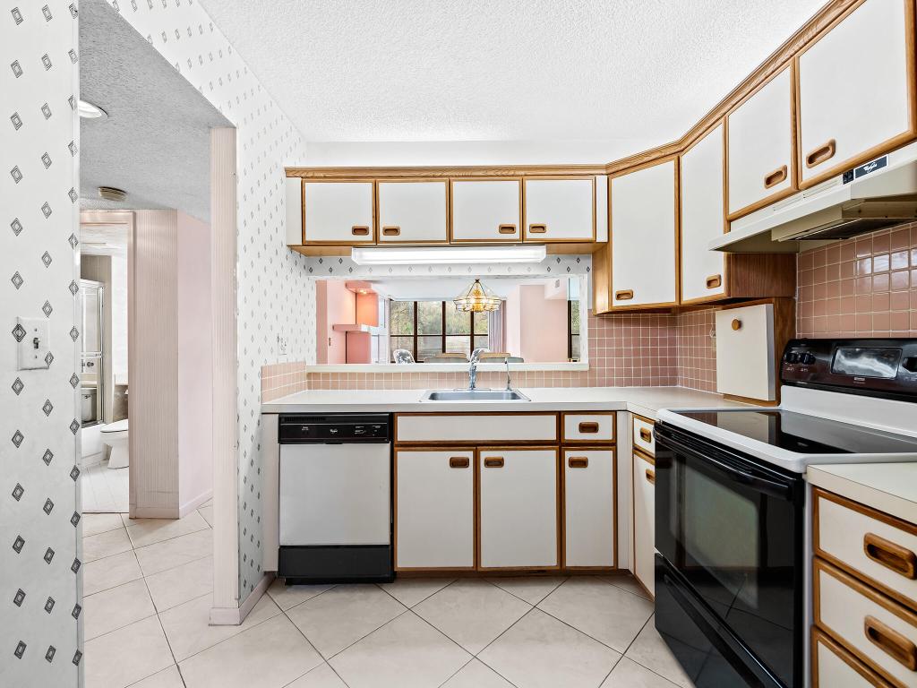 2908 Carambola Circle S Unit: 201