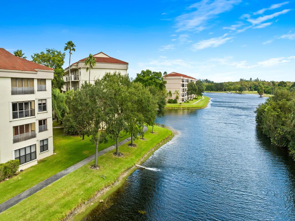 2908 Carambola Circle S Unit: 201