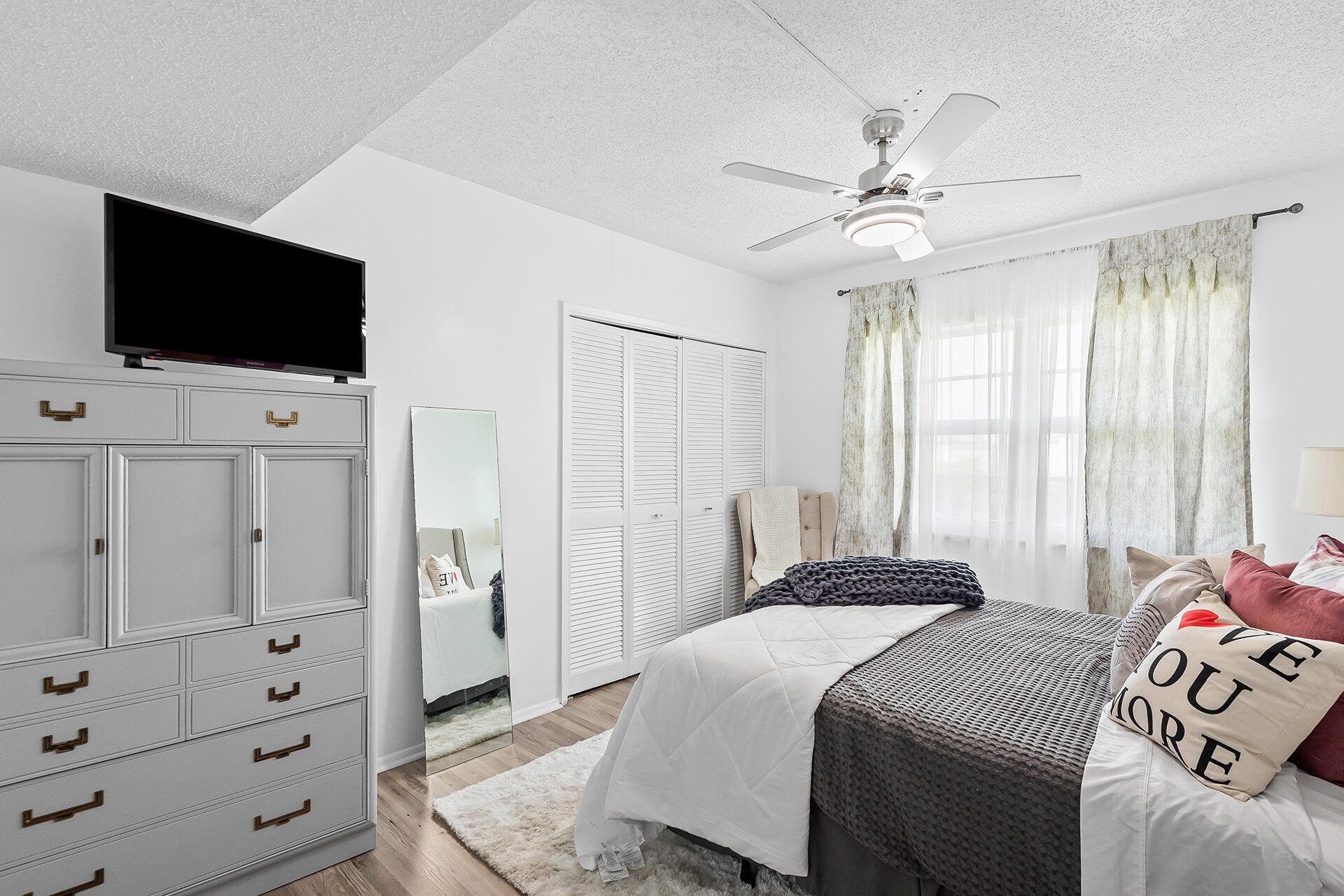 3200 N Palm Aire Drive Unit: 901
