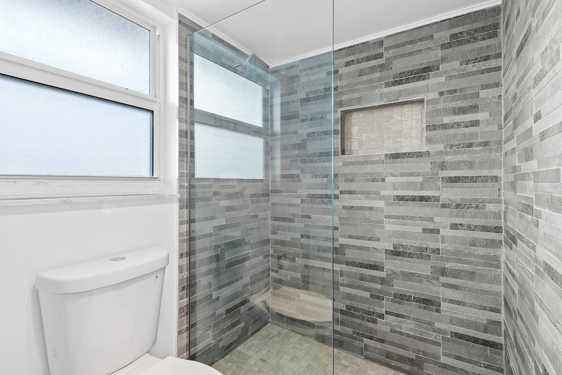 3200 N Palm Aire Drive Unit: 901