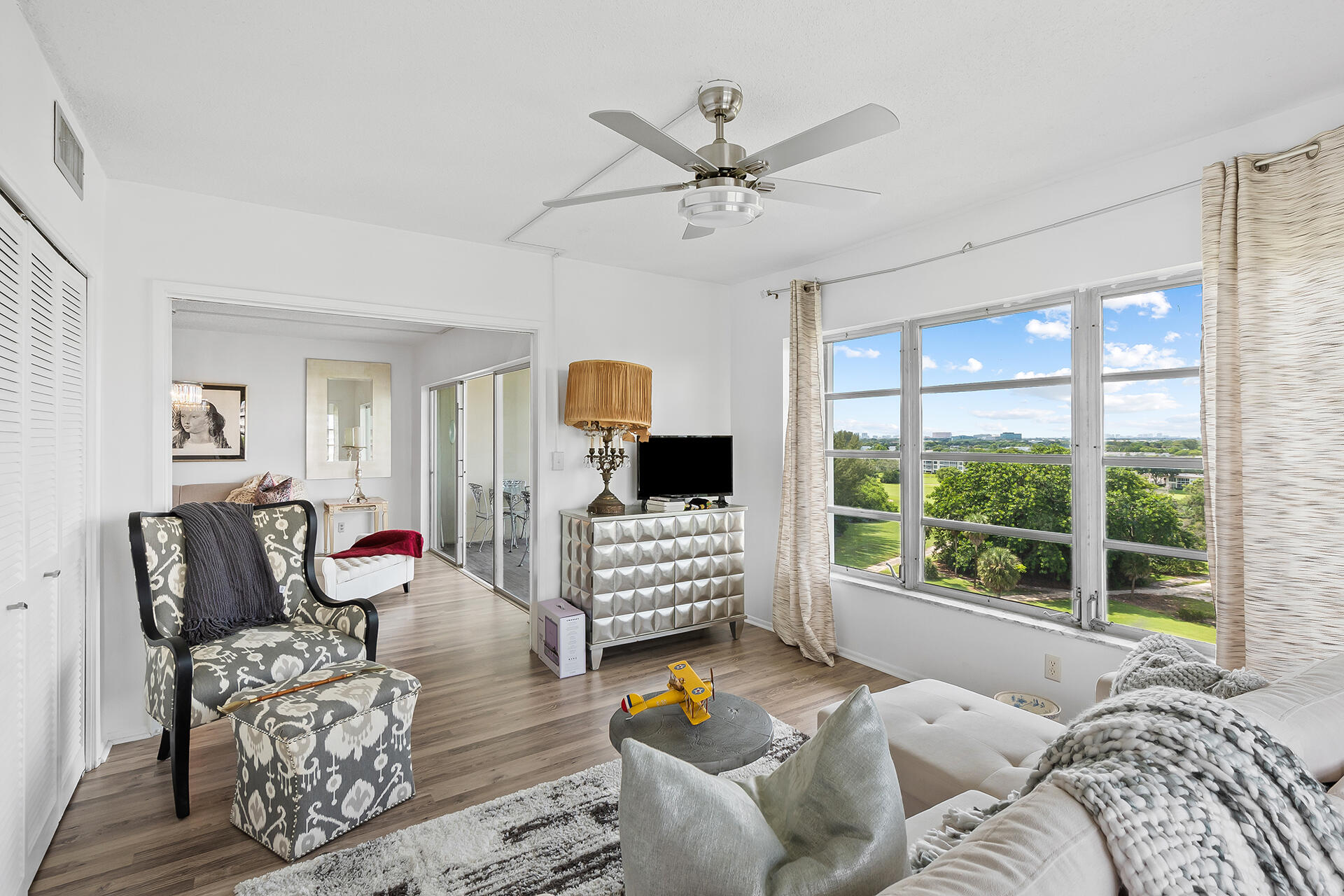 3200 N Palm Aire Drive Unit: 901