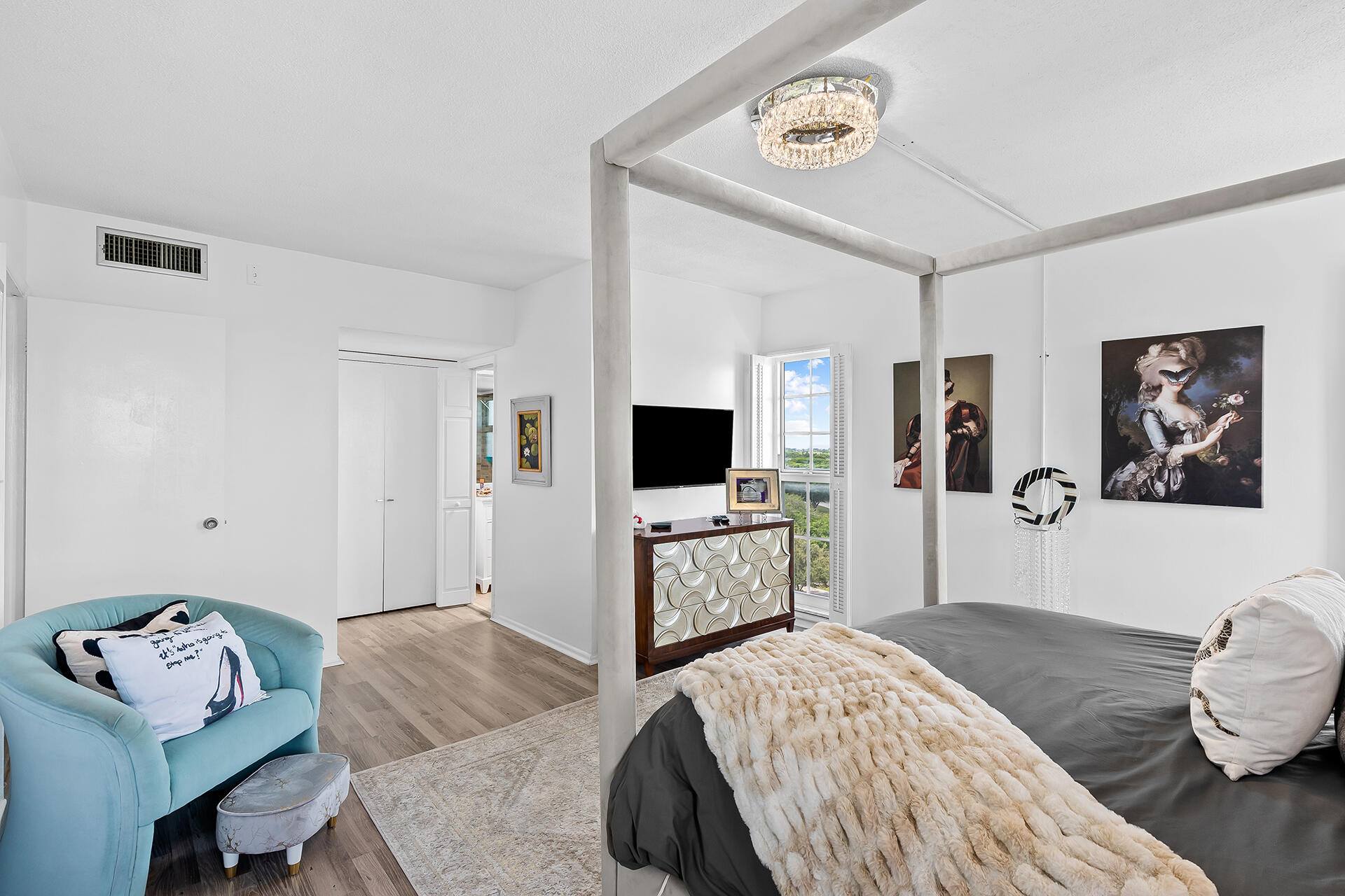 3200 N Palm Aire Drive Unit: 901