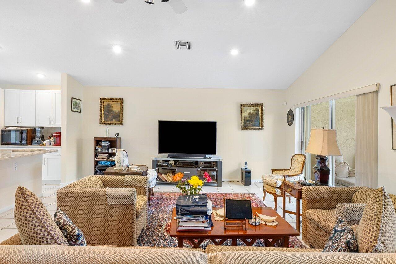 6821 Castlemaine Avenue