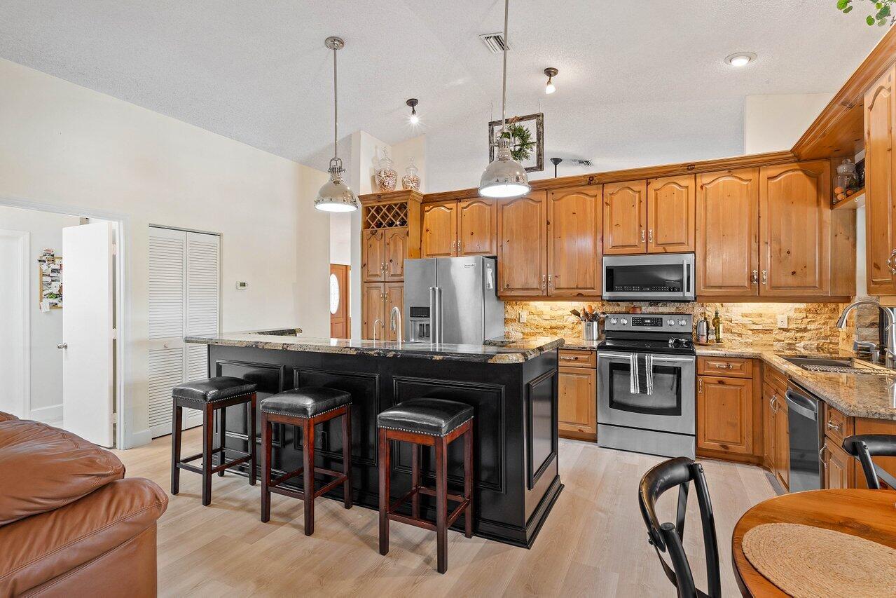 11440 Island Lakes Lane