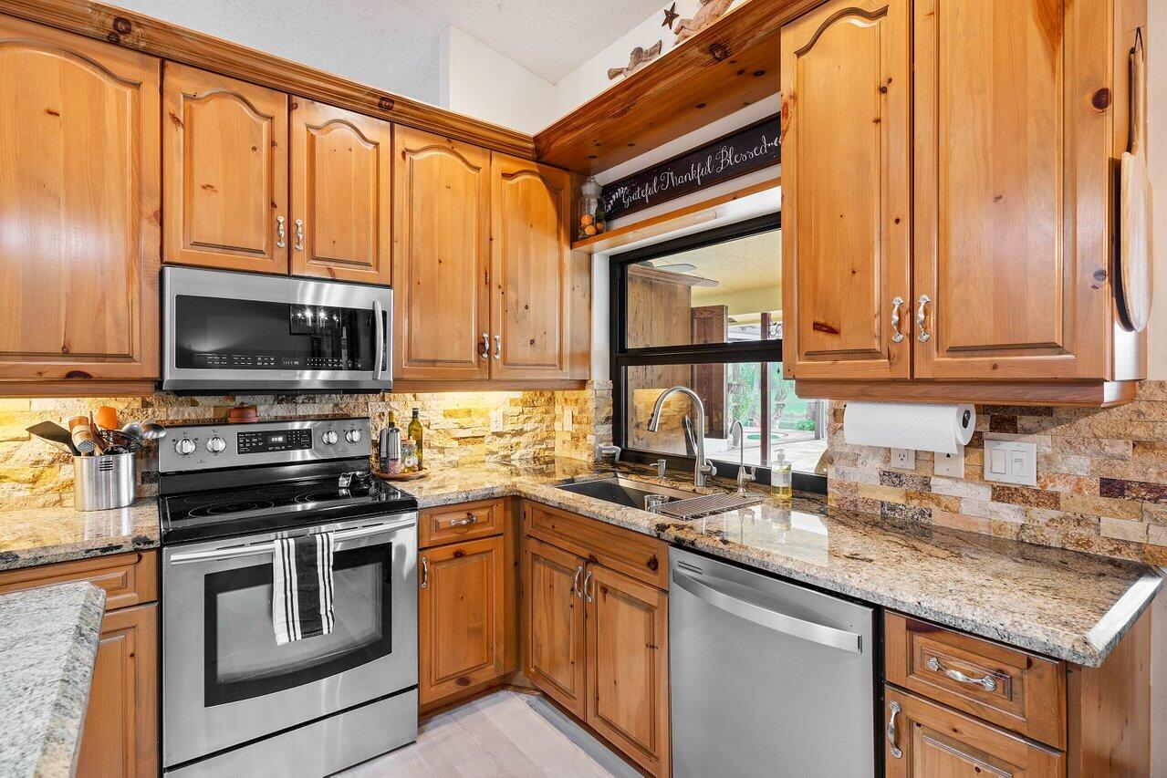 11440 Island Lakes Lane