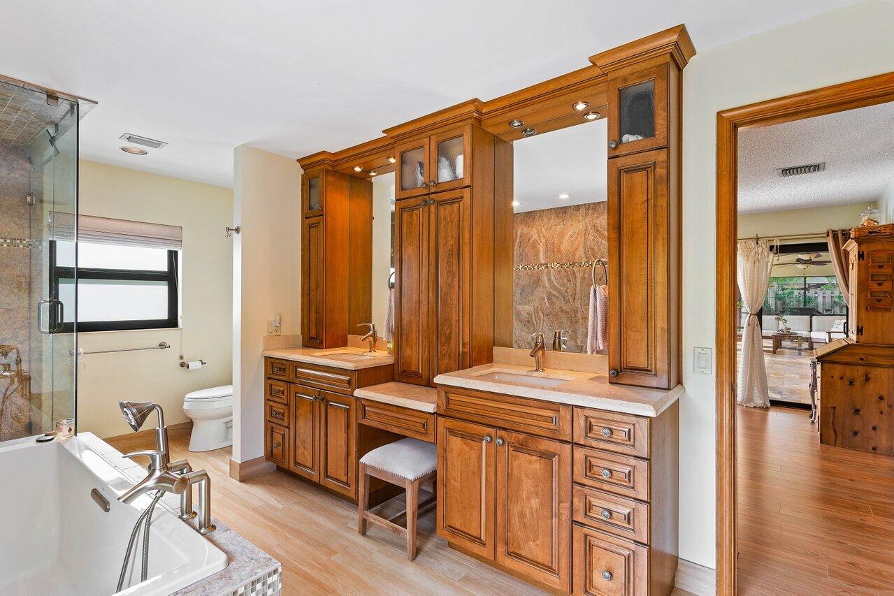 11440 Island Lakes Lane