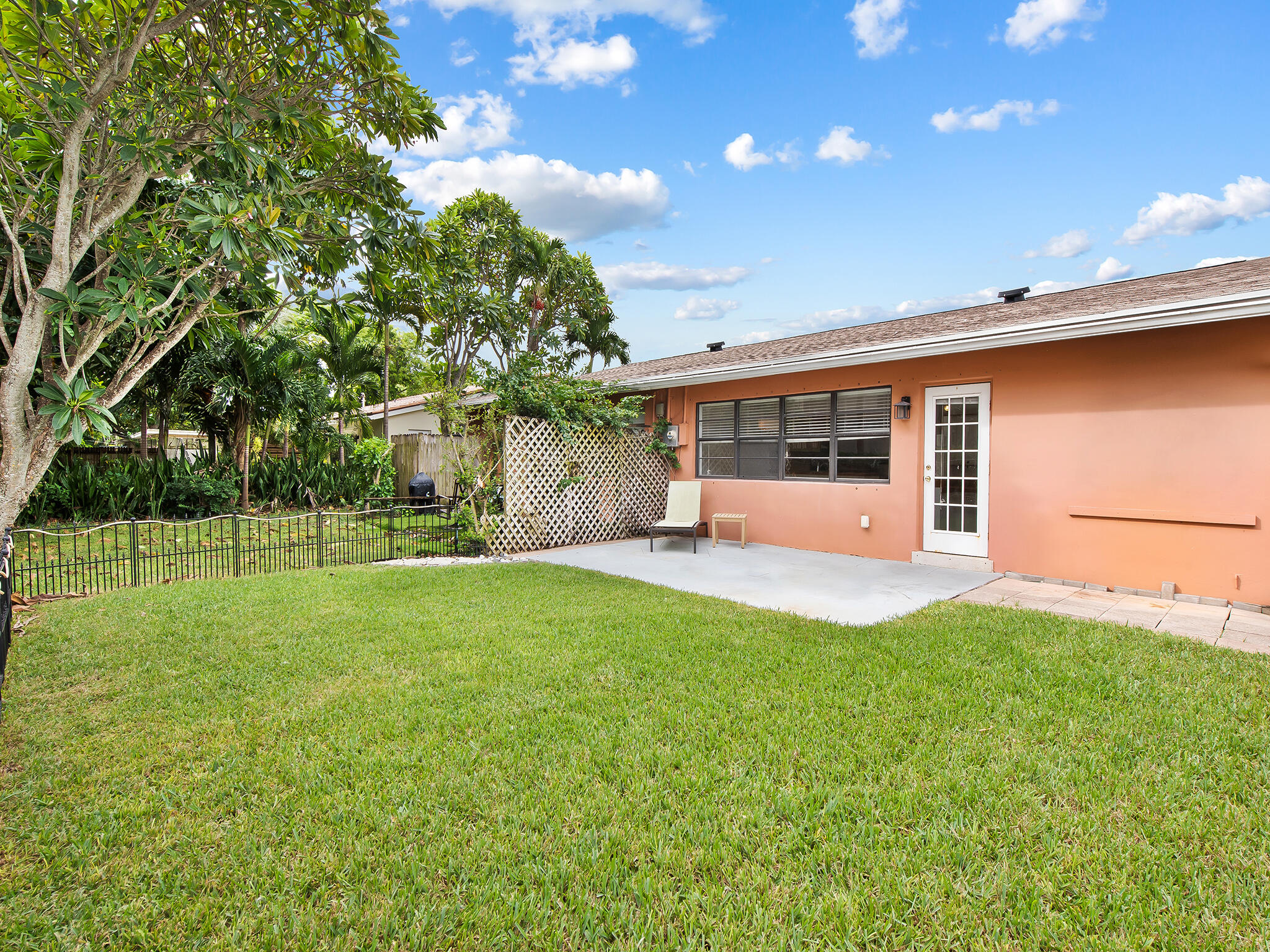 280 NE Wavecrest Way