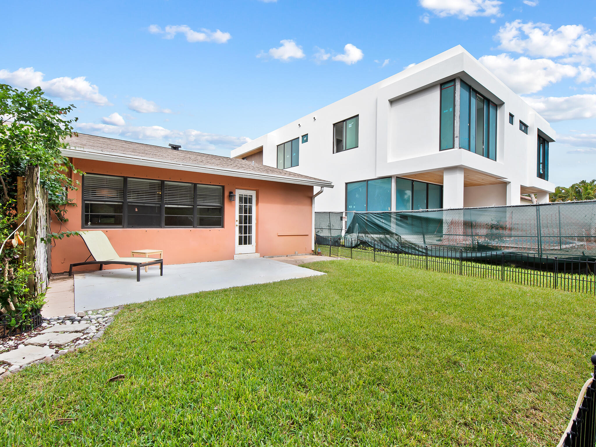 280 NE Wavecrest Way