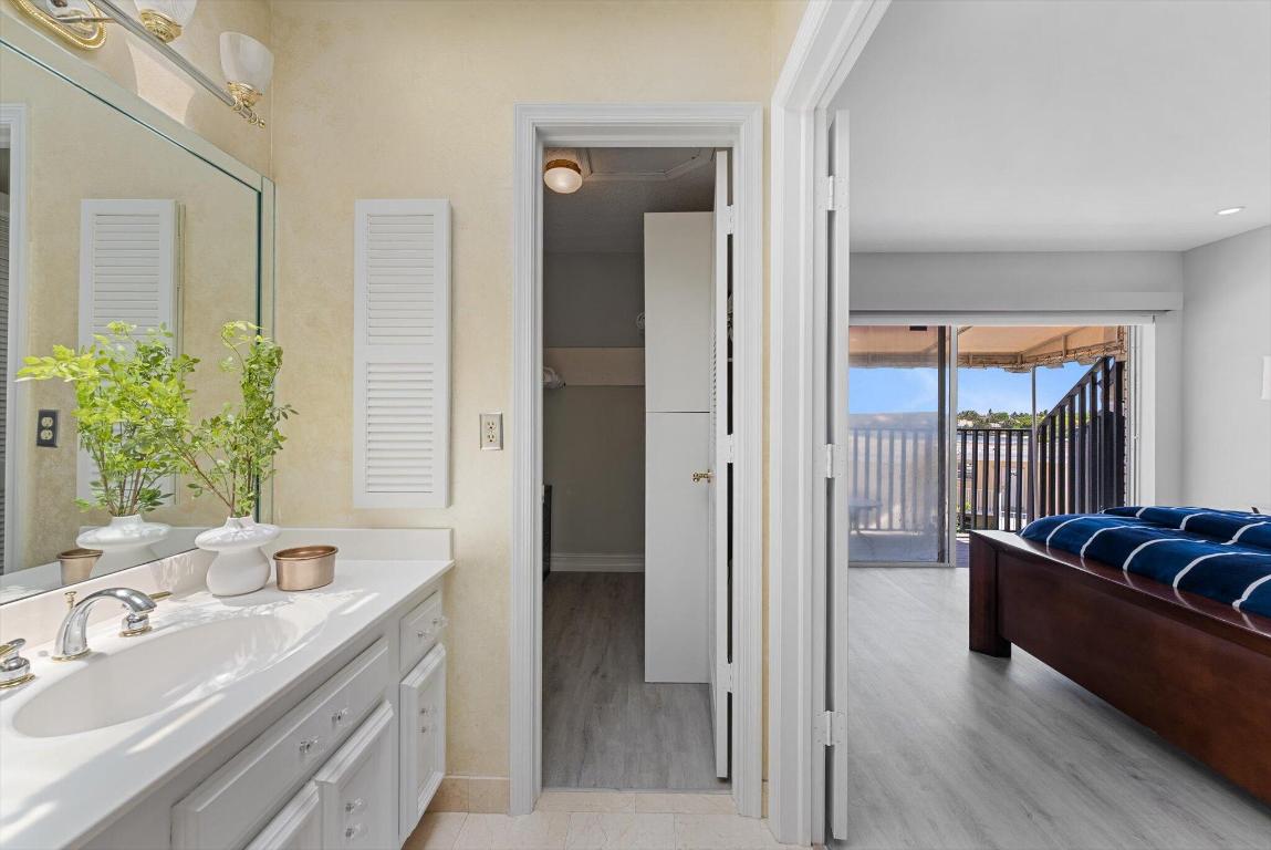 1194 Hillsboro Mile 31