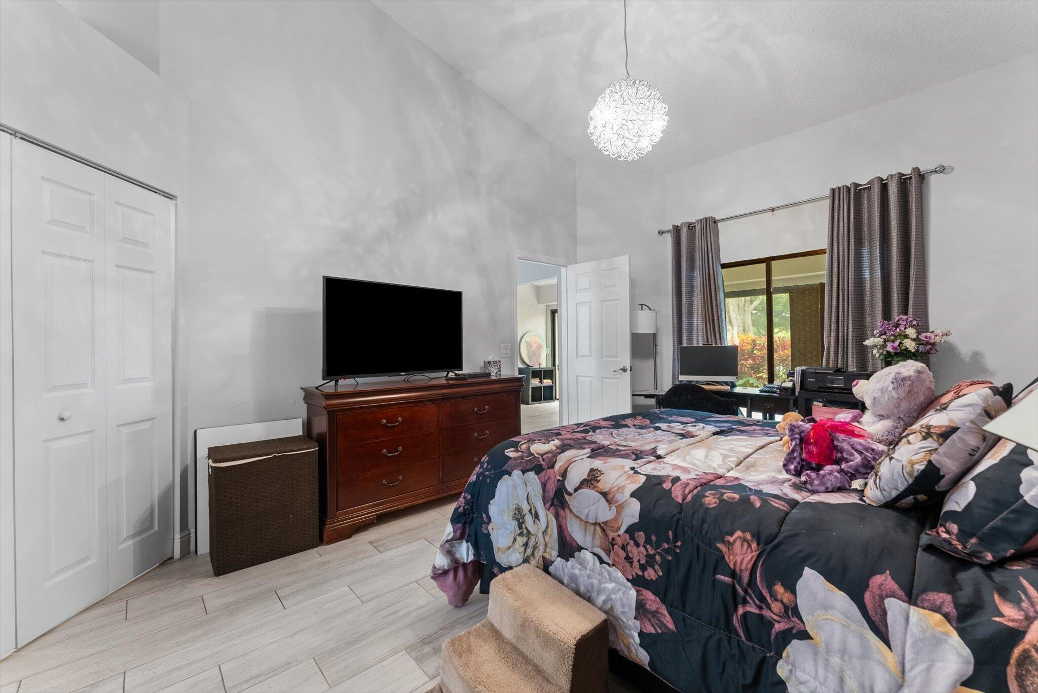 5862 Parkwalk Circle W