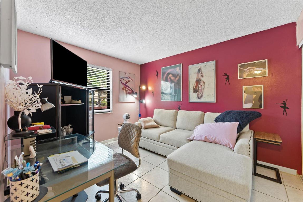 3233 Carambola Circle S 23117