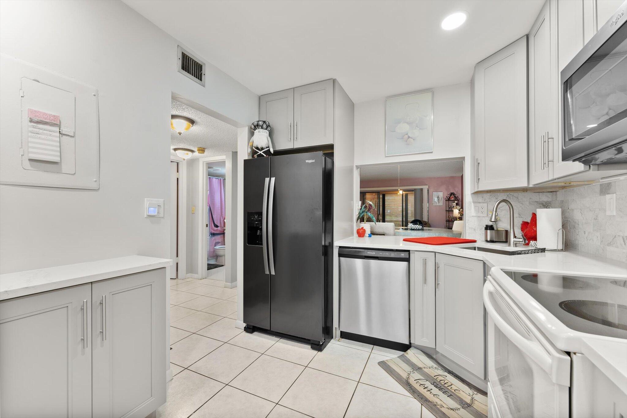 3233 Carambola Circle S 23117