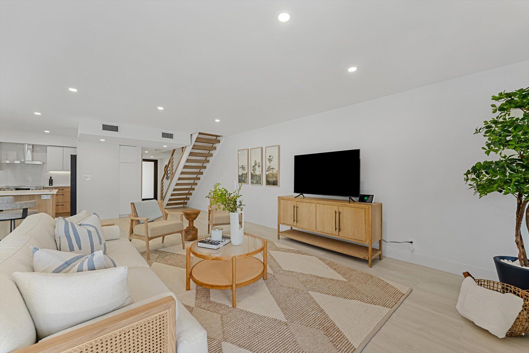 1013 Bel Air Drive 1