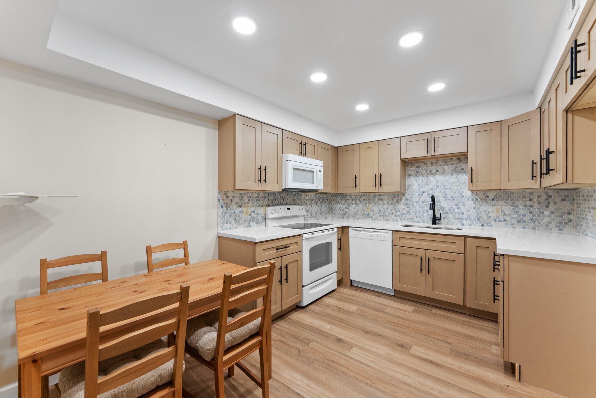 16401 Golf Club Road 211