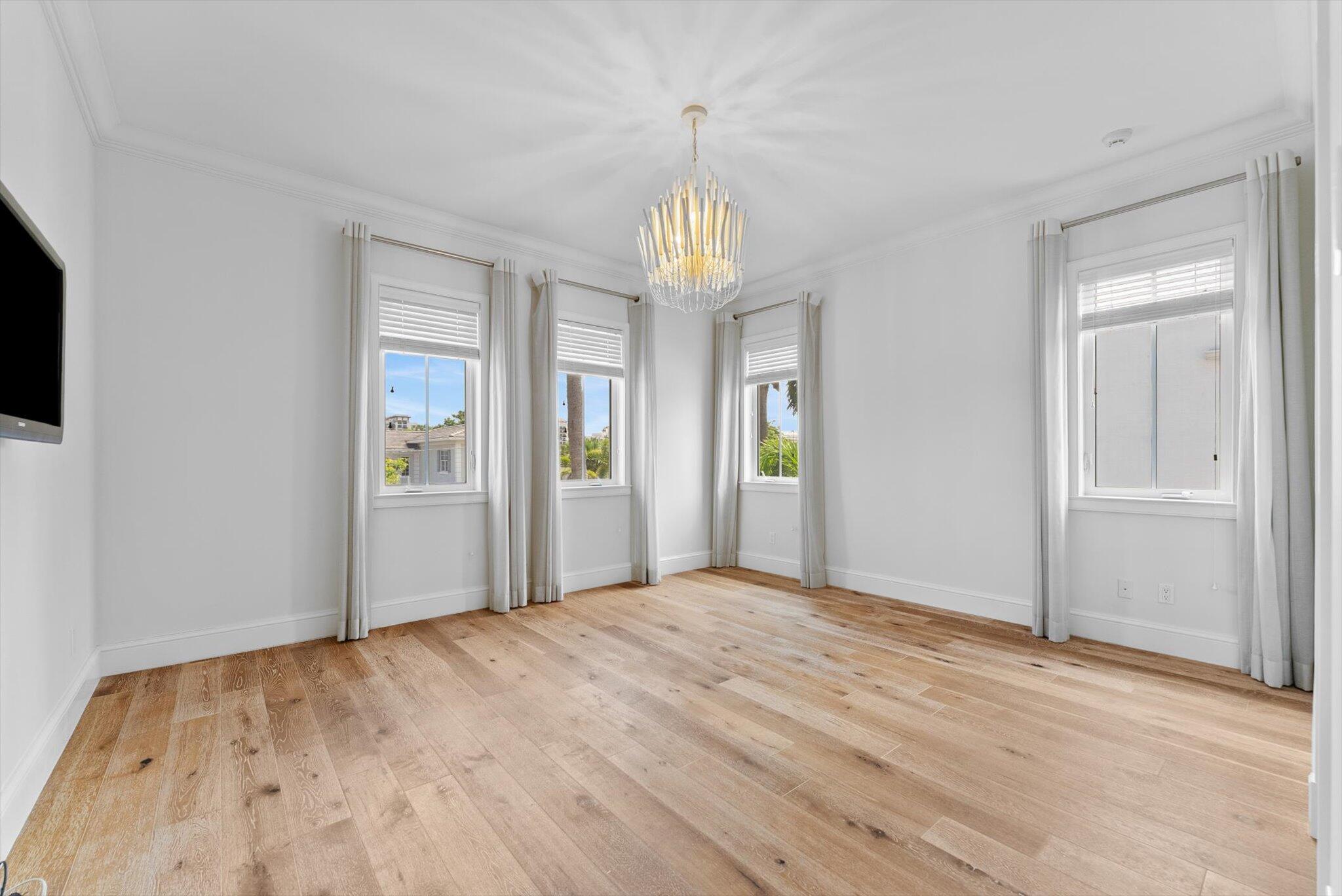 475 NE 4th Street